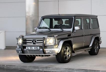 مجهولة تهدي وسيم الإمارات مرسيدس G55